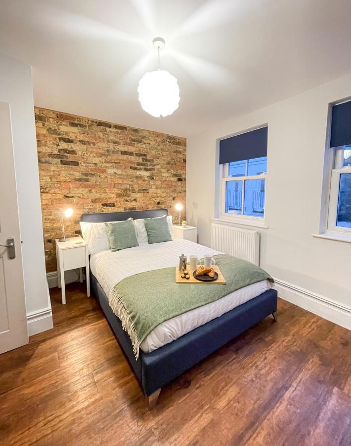 Stunning Brighton Seaside 2-Bedroom Townhouse With Patio, Sleeps 6 Экстерьер фото